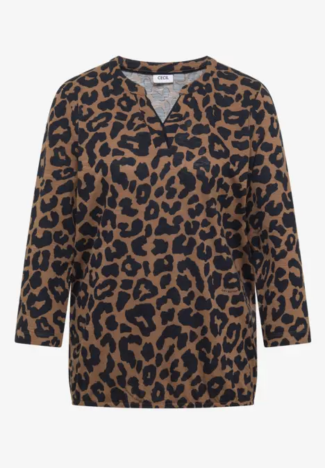 Braun-schwarze Bluse mit Leopardenmuster, V-Ausschnitt und 3/4-Ärmeln.