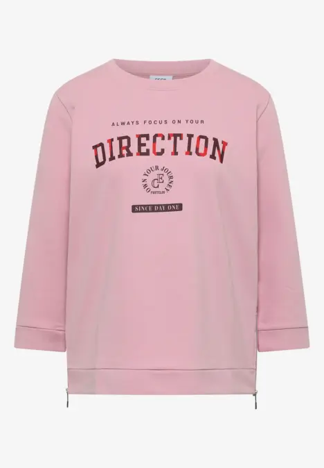 Sweatshirt rose à manches longues, cordon de serrage à l’ourlet et inscription 'DIRECTION' en bordeaux.