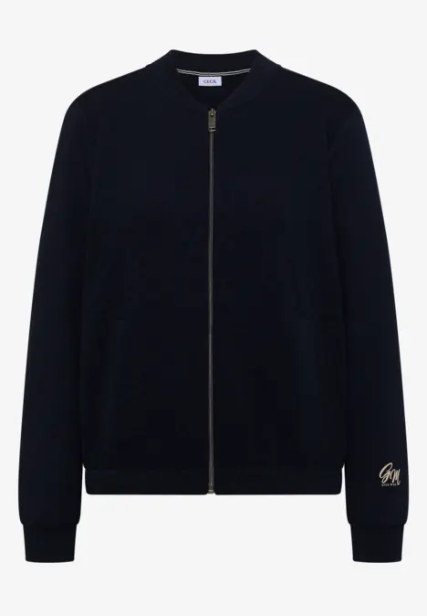 Dunkelblaue Bomberjacke mit Reißverschluss, geradem Schnitt, aufgesetzten Taschen und dezentem Logo am Ärmel.