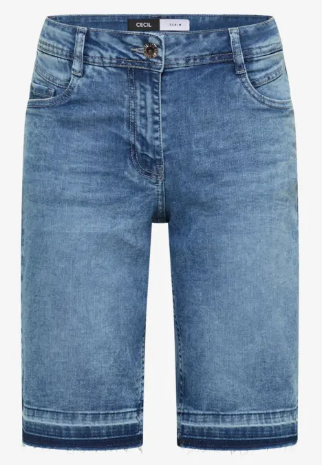 Blaue Denim-Bermuda-Shorts mit fünf Taschen, Knielänge, Knopfverschluss und Gürtelschlaufen.