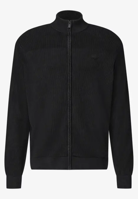 Schwarze Zip-Jacke mit Stehkragen, langärmelig und schlicht geschnitten.