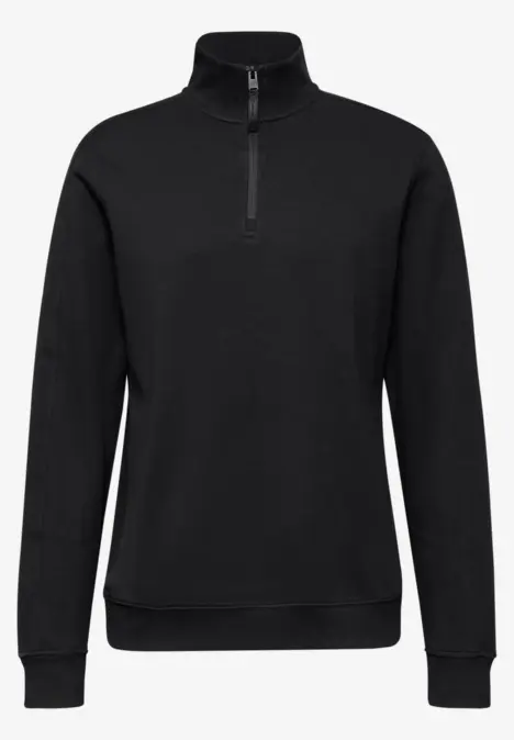 Schwarzer Pullover mit Stehkragen und Reißverschluss.