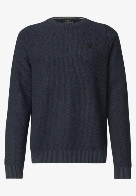 Ein dunkelblauer Strickpullover mit dezentem Logo.