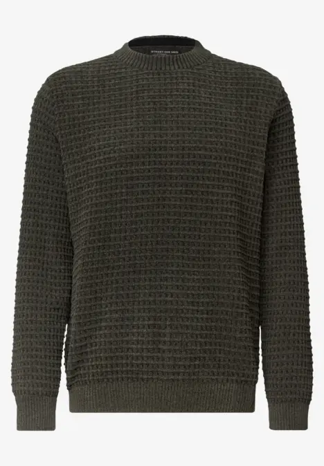 Pull vert foncé à col rond, maille épaisse texturée et manches longues.