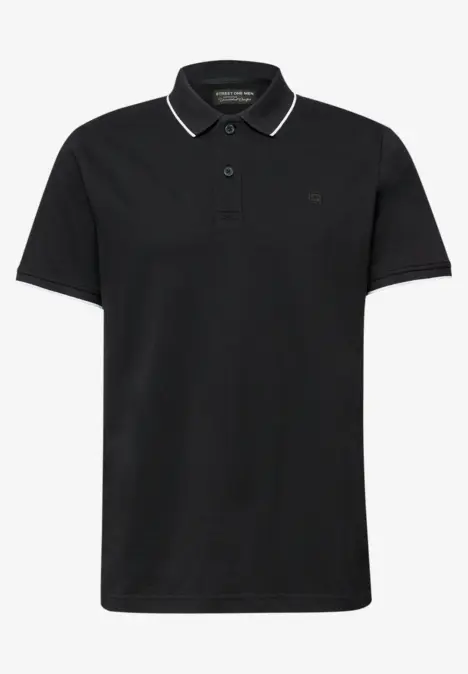 Schwarzes Polohemd mit kurzem Arm, Knopfleiste und dezenter weißer Paspel am Kragen.