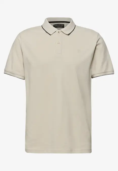 Beiges Poloshirt mit kurzen Ärmeln und Kragen.