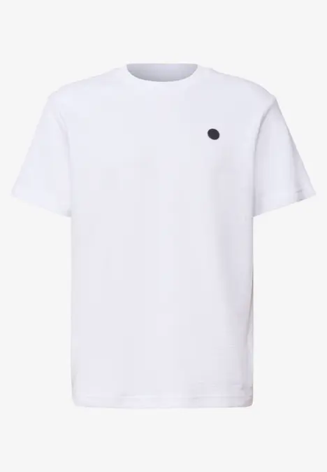 Weißes T-Shirt mit kleinem schwarzem Punkt auf der linken Brustseite.