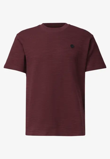 Bordeauxrotes kurzärmeliges T-Shirt mit Rundhalsausschnitt und dezentem Logo auf der Brust