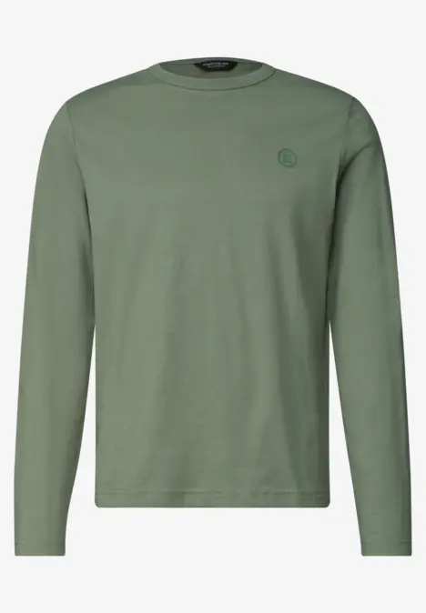 T-shirt à manches longues vert olive avec col rond et petit logo sur la poitrine.