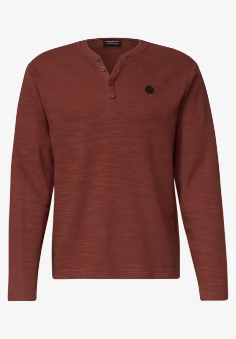 Dunkelrotes, langärmeliges Henley-Shirt mit 3-Knopf-Leiste und Logopatch auf der Brust