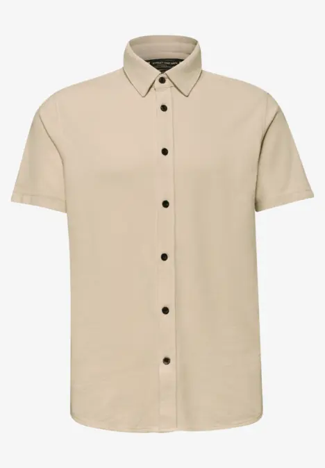 Beige Kurzarm-Hemd mit Knopfleiste und klassischem Kragen, schlicht und vielseitig kombinierbar.