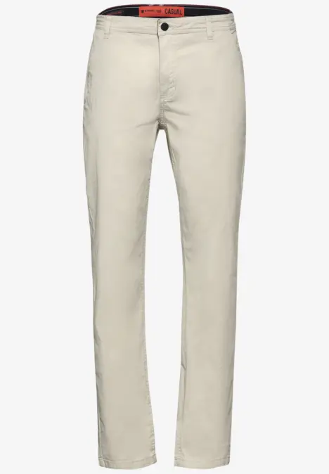 Beige Herrenhose mit geradem Schnitt und Knopfverschluss.