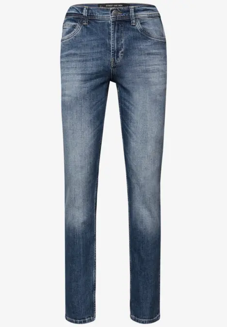 Blaue Jeans im Slim-Fit mit geradem Bein, klassische Five-Pocket-Form, dezentes Used-Finish.