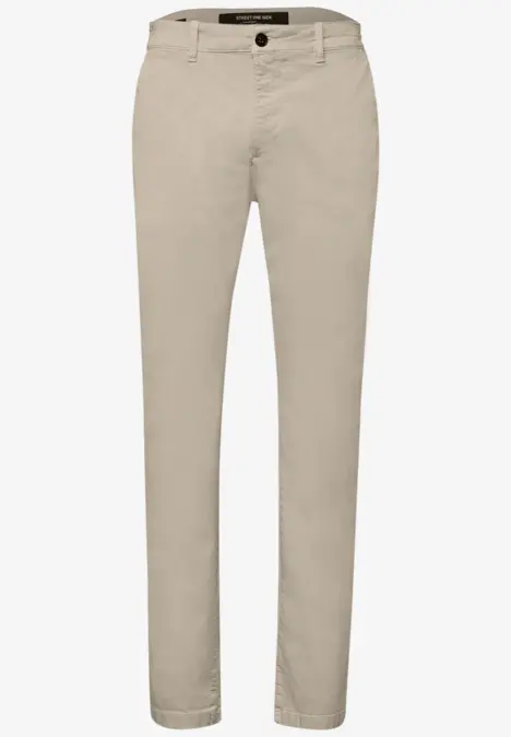 Helle beige Chinohose mit schmaler Passform und dezentem Design.