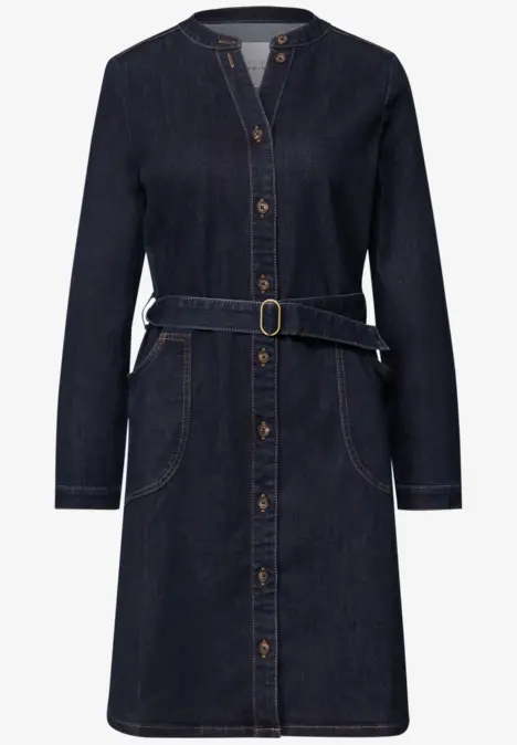 Robe en denim bleu foncé, manches longues, boutonnée sur l’avant et cintrée à la taille.