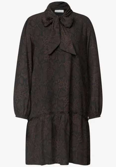 Dunkles, langärmliges Kleid mit Schluppenkragen, dezentem Animal-Print und lockerem Stufenrock.