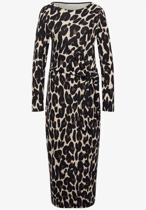 Elegantes, midilanges Kleid im Leopardenmuster mit langen Ärmeln und Taillenschleife.