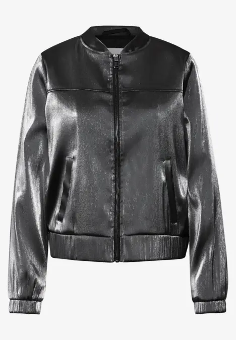 Schwarze, glänzende Bomberjacke mit Reißverschluss und Rippbündchen.
