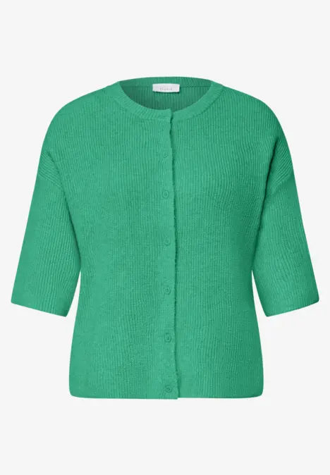 Gilet vert pour femme à manches mi-longues et rangée de boutons.