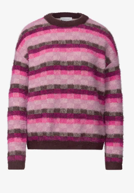 Ein weicher Pullover mit rosa und pinken Streifen.