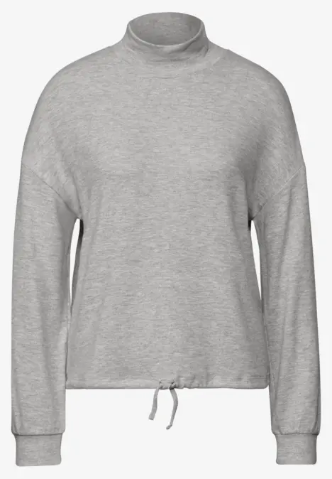 Grauer Pullover mit Stehkragen und Kordelzug am Saum.
