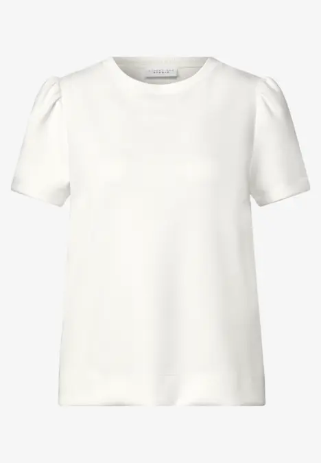 Prosty biały t-shirt z krótkimi bufkami na rękawach i okrągłym dekoltem.