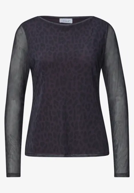 Damen-Shirt in dunklem Leoprint mit transparenten langen Ärmeln.
