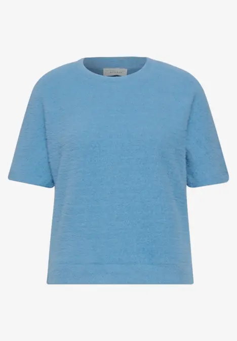 Hellblaues T-Shirt mit Rundhalsausschnitt und kurzen Ärmeln aus strukturiertem Stoff.