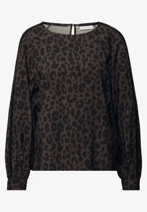 Dunkle Bluse mit Leopardenmuster und langen Ärmeln.