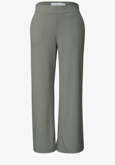 Grüne, locker geschnittene Culotte-Hose mit weitem Bein und hohem Bund.