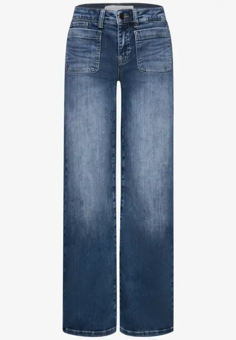 Blaue Jeanshose mit geradem Bein, hoher Taille und aufgesetzten Taschen.