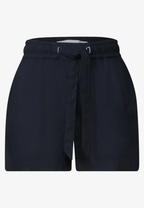Schlichte, dunkelblaue Damen-Shorts mit elastischem Bund, Bindegürtel und seitlichen Taschen.