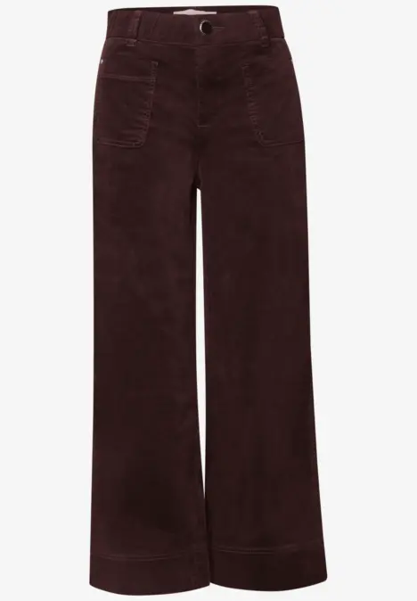 Breite Cordhose in dunklem Braun mit hoher Taille, Gürtelschlaufen und seitlichen Eingrifftaschen.