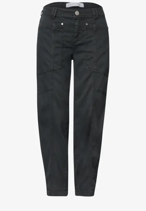 Pantalon cargo gris foncé, coupe décontractée avec poches plaquées.