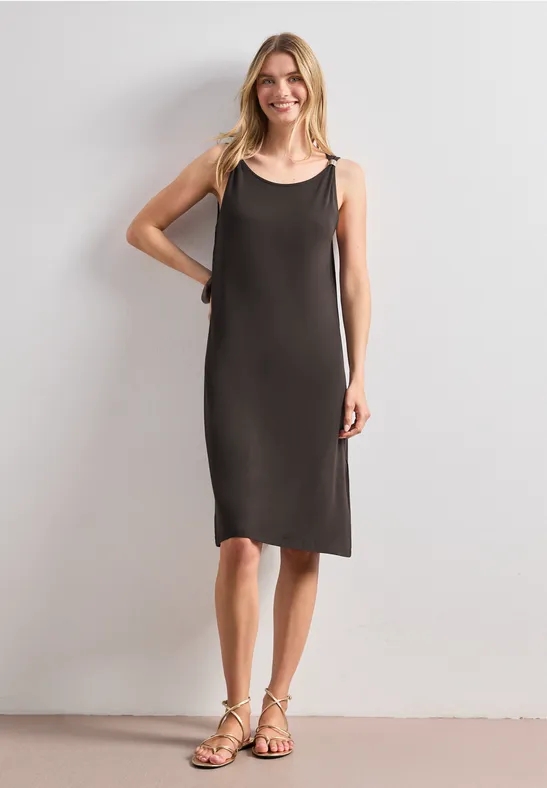 Knielanges Kleid mit Schnallendetail