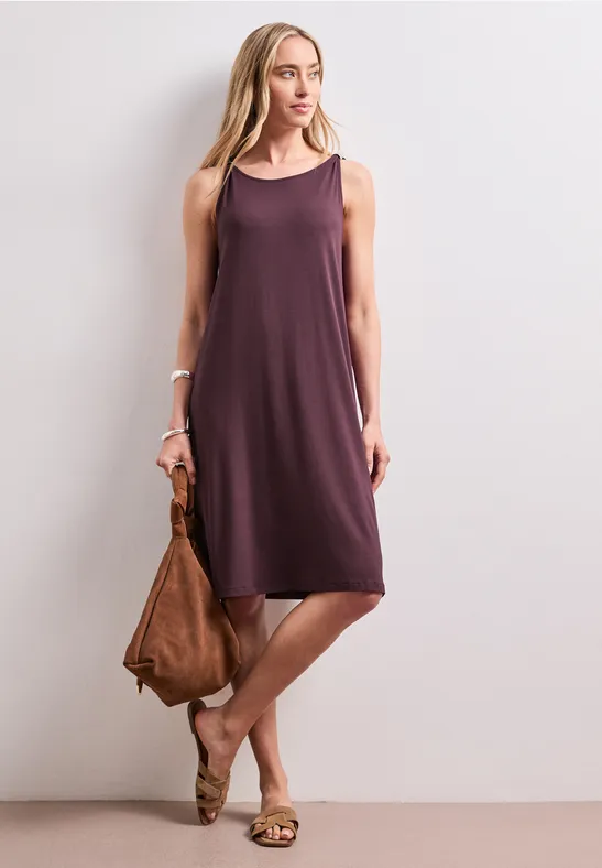 Knielanges Kleid mit Schnallendetail