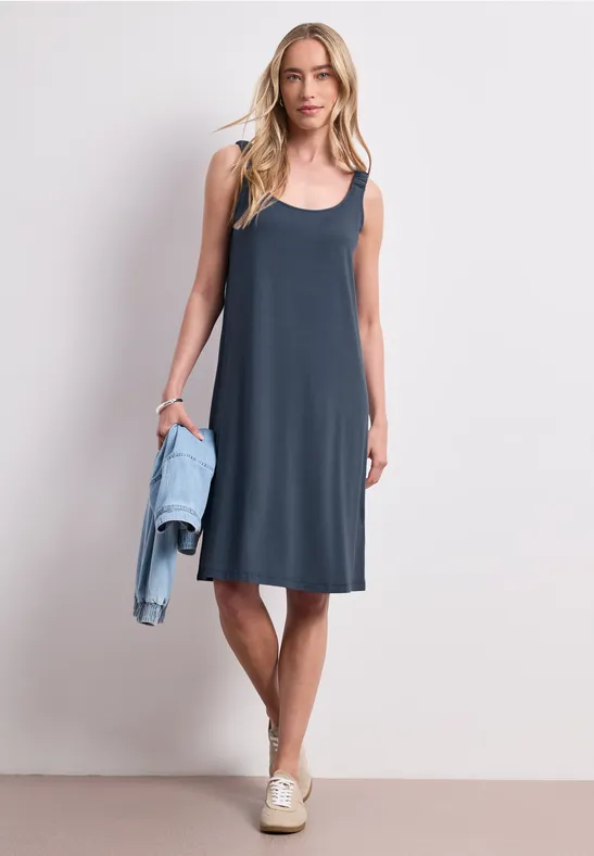 Knielanges Kleid mit gerafften Trägern