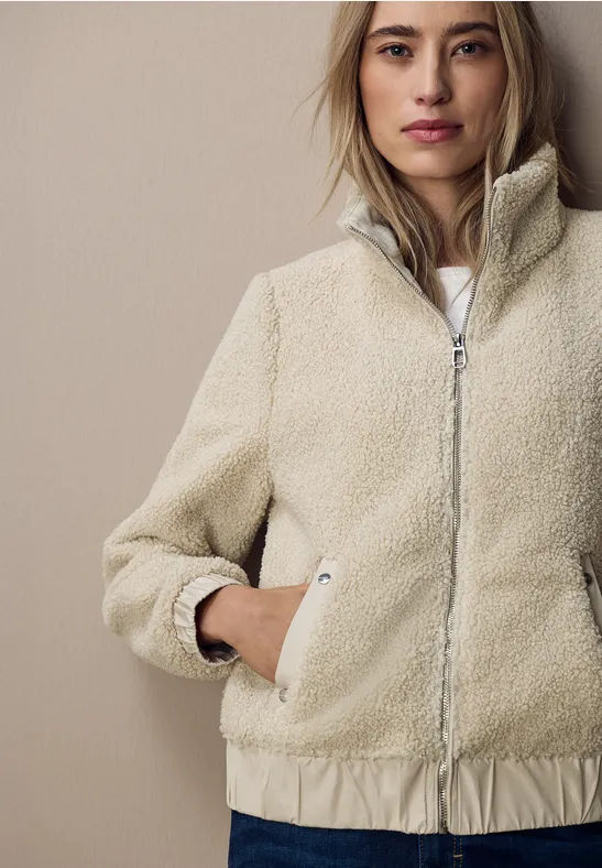 Thumbnail - Street One Frauen Kurze Teddy Jacke in Beige, Gr: 44