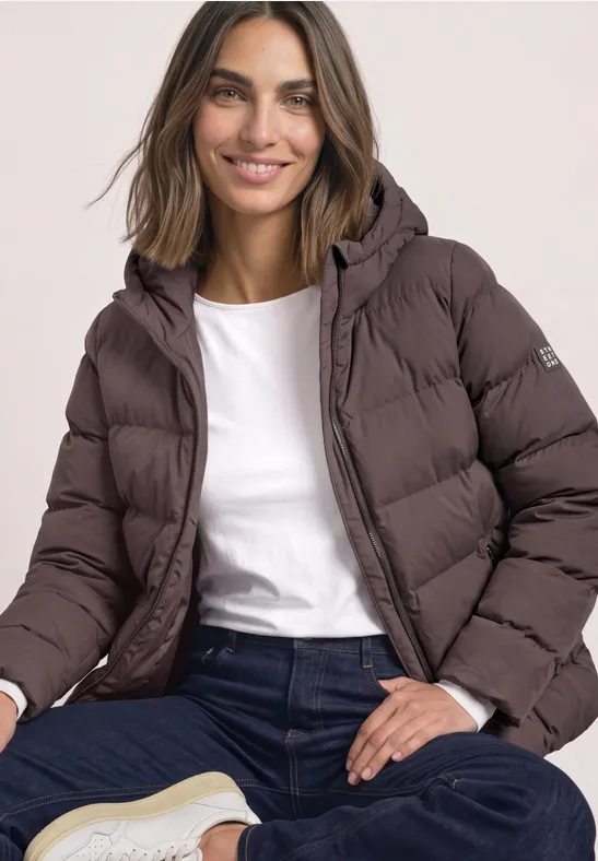 Kurze Jacke mit geklebter Steppung