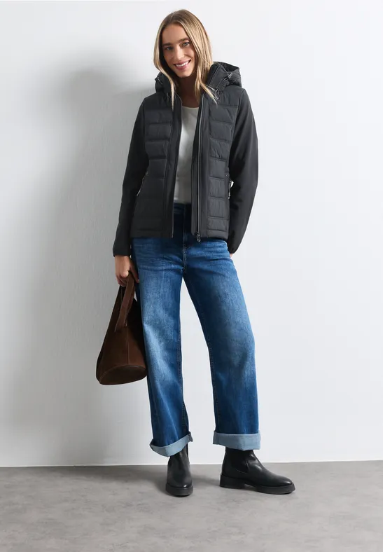 Softsheljacke mit Kapuze und Steppdetails