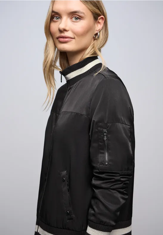 Thumbnail - Street One Frauen Blouson mit Collegedetails in Schwarz, Gr: 42