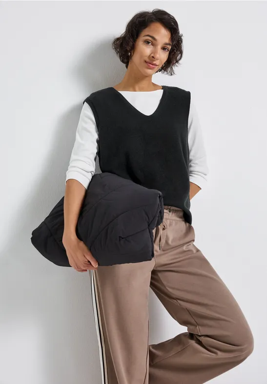 Thumbnail - Street One Frauen Ärmelloser V-Neck Pullover in Schwarz, Gr: 34