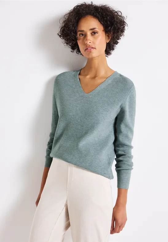 Thumbnail - Basic V-Neck Pullover