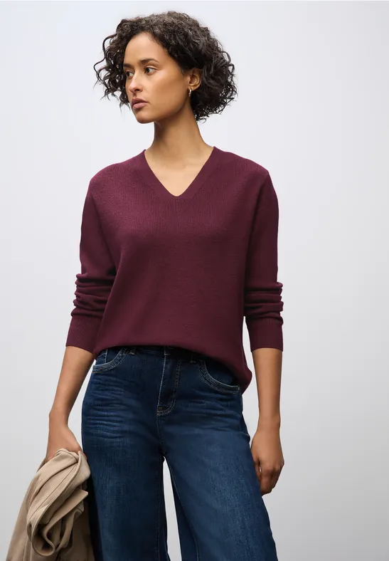 Thumbnail - Basic V-Neck Pullover