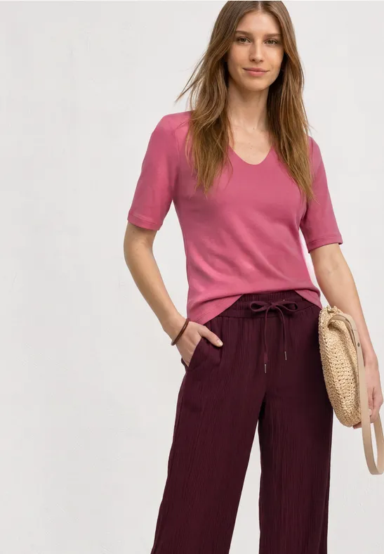 Basic T-Shirt mit V-Neck in Unifarbe