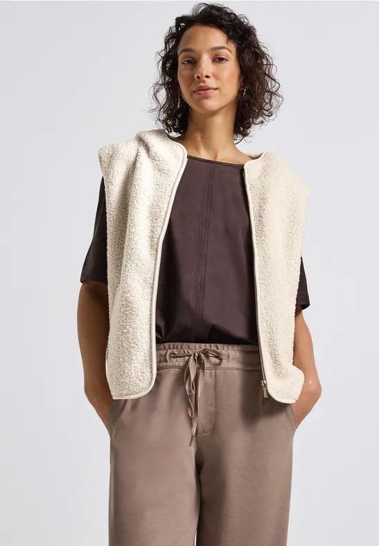 Thumbnail - Street One Frauen Teddy Weste mit Kapuze in Beige, Gr: 44
