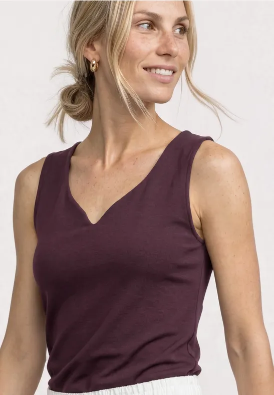 Basic Top mit Herzausschnitt Rot
