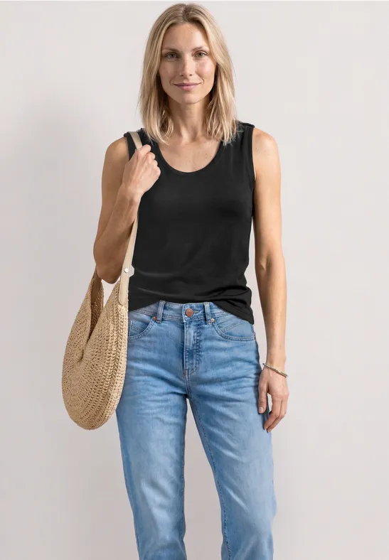 Top mit Rounded V-Neck und Knopfdetail