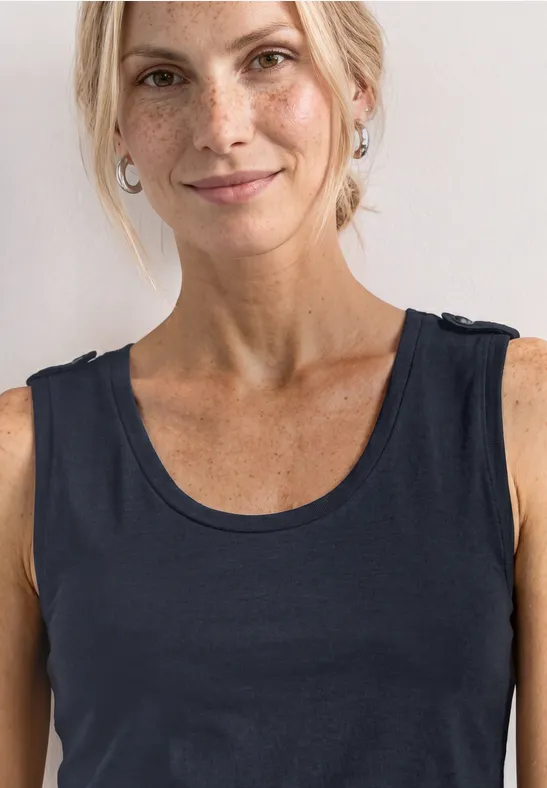 Top mit Rounded V-Neck und Knopfdetail