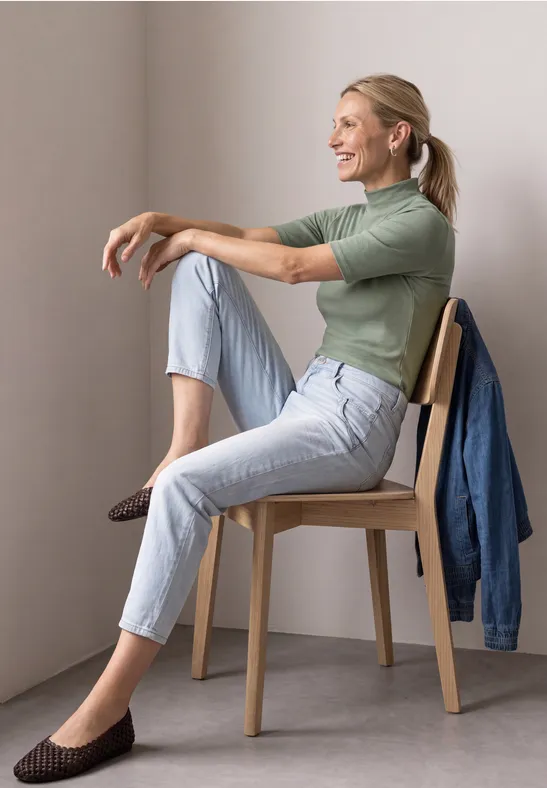 T-Shirt mit Turtle Neck in Rippstruktur